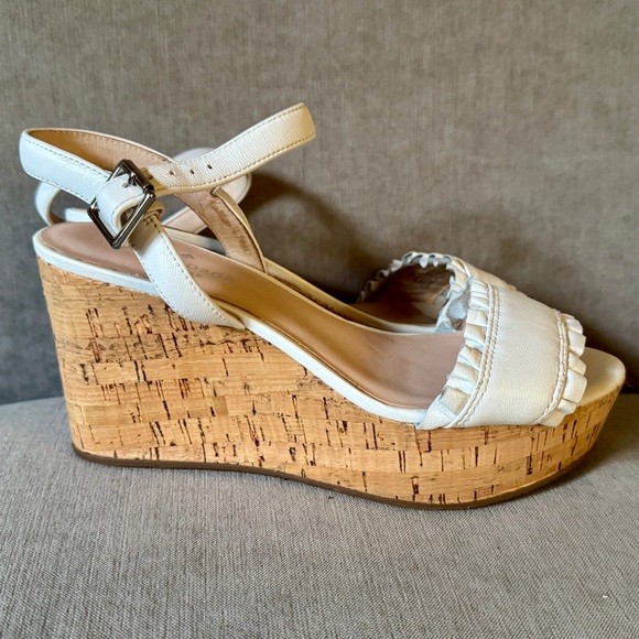 NEW Kate Spade Tomas White Cork Wedge Sandals Ruffle Leather 7.5 - Picture 2 of 6